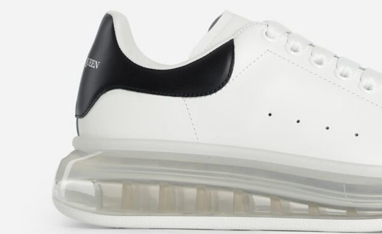 Sneakers Alexander McQueen Le Oversized diventano
