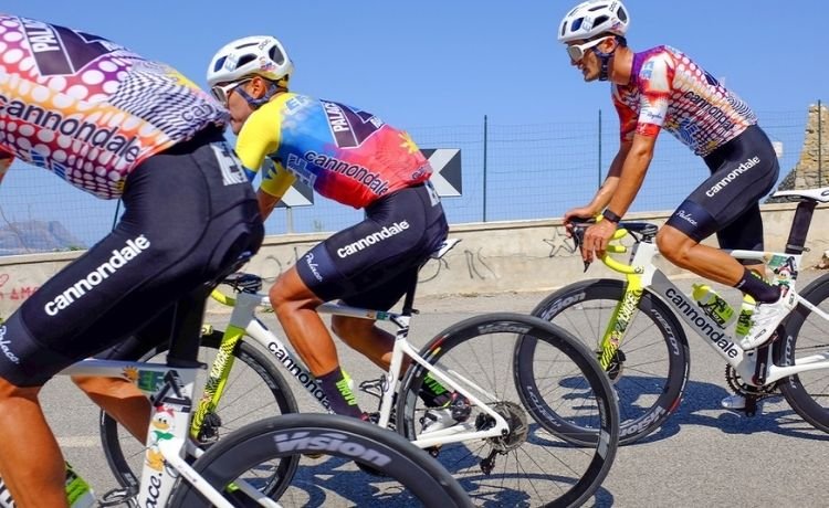 Palace x Rapha: lo streetwear si prepara per il Giro d'Italia
