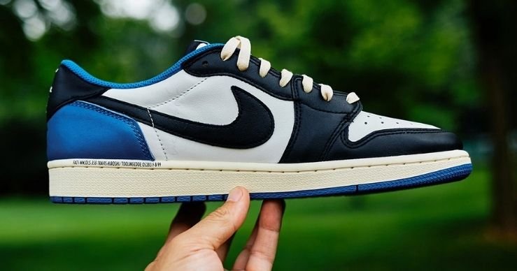 fragment x Travis Scott x Air Jordan 1 dettaglio laterale