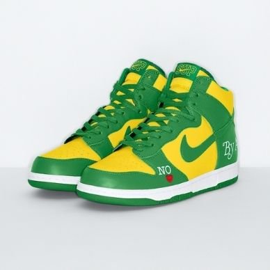 Supreme x Nike SB Dunk High: le sneakers arriveranno il 3 marzo