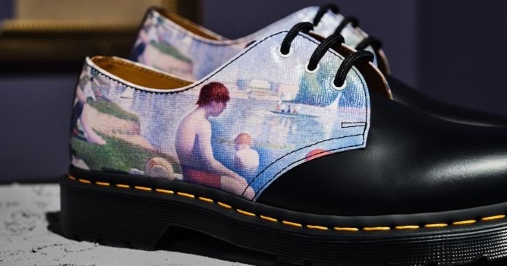 Dettaglio scarpe 1461 Bagnanti ad Asnières Dr. Martens x National Gallery